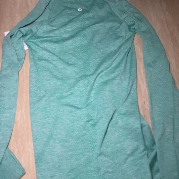 Lululemon Swiftly Tech Long Sleeve Size 2 (SOLD OUT COLOR) New With Tags - Picture 5 of 5